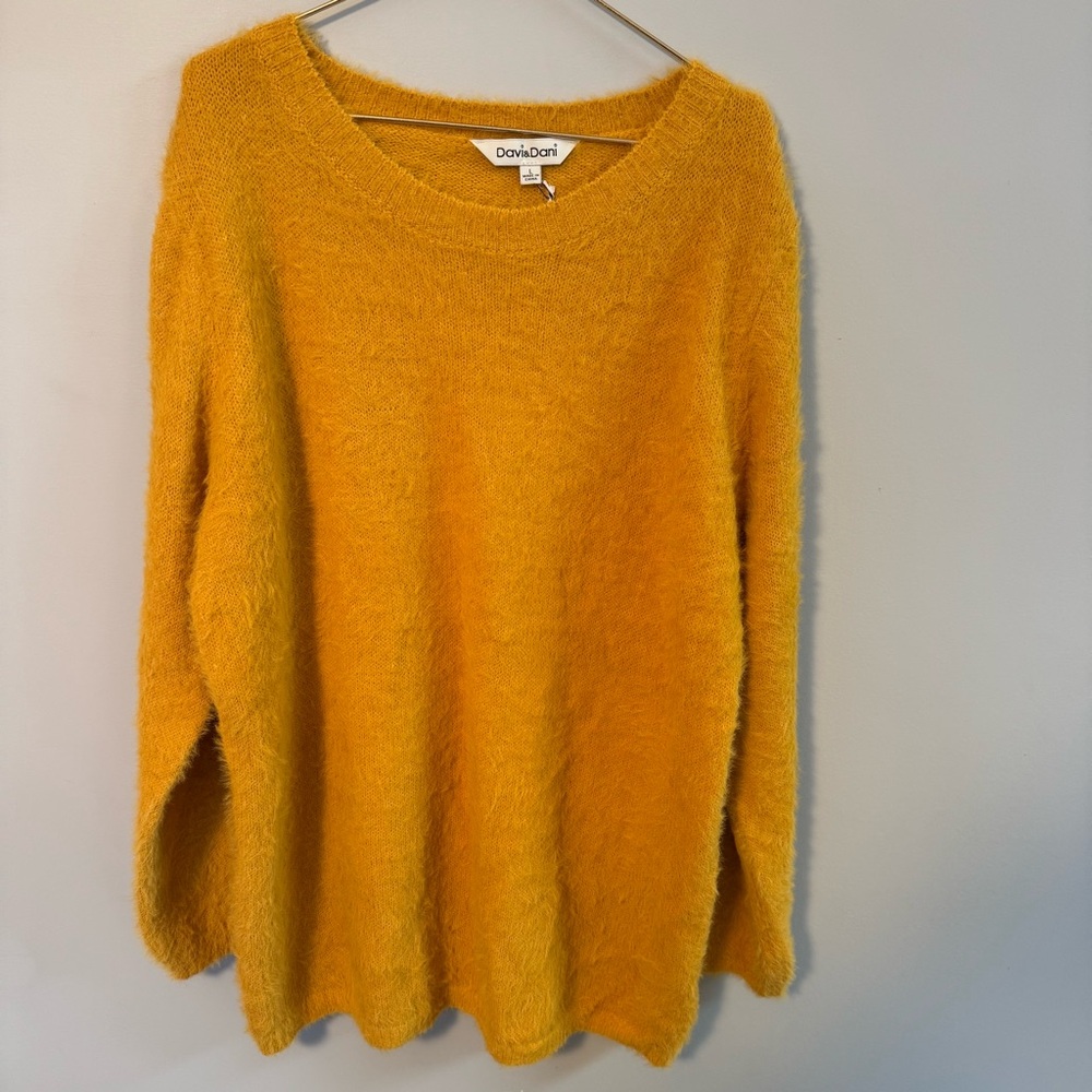 DAVID & DANI Women's SWEATER Golden Yellow SOFT Size LARGE